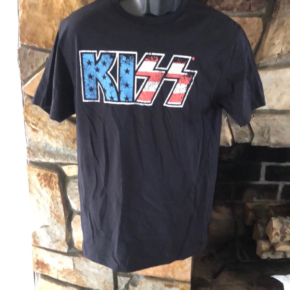 Kiss - Picture 1 of 3